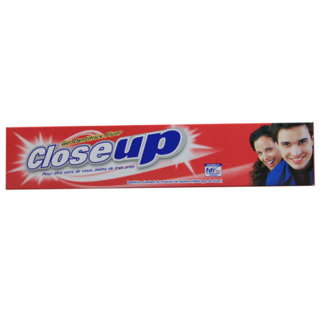 Closeup pasta de dientes 75 ml. Rojo fuerte flúor.