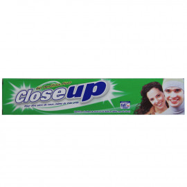Closeup pasta de dientes 75 ml. Verde menta flúor.