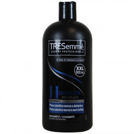 Tresemmé shampoo 900 ml. Intense hydration with micellar technology.