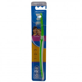 Oral B toothbrush 1 u. 123 medium.