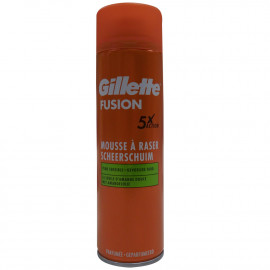 Gillette Fusion 5 espuma de afeitar 250 ml. Ultra sensible aceite de almendras dulces.