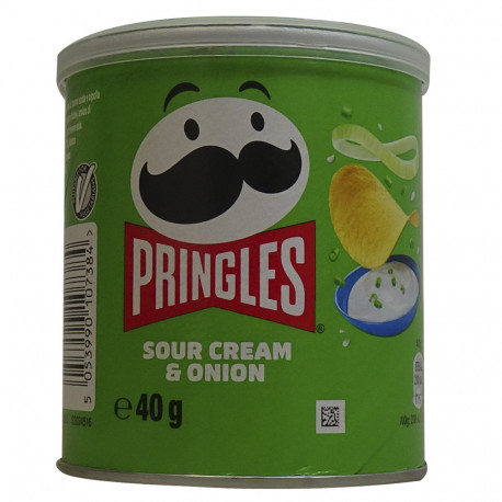 Pringles potato crisps 40 gr. Sour Cream & Onion.