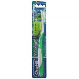 Oral B cepillo de dientes Advance Complete Fresh.