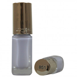 L'Oréal nail polish. 851 Nouvelle Vague.