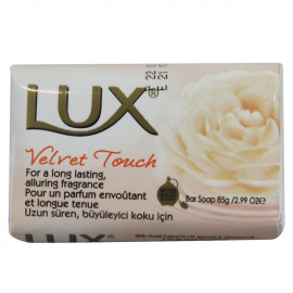 Lux bar soap 85 gr. Velvet touch.